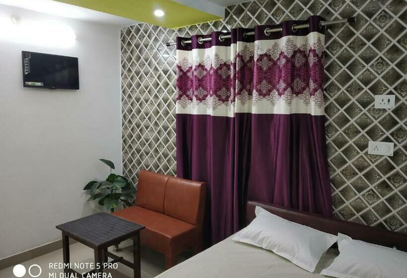 Студия Deluxe, New Hotel Yatri Niwas