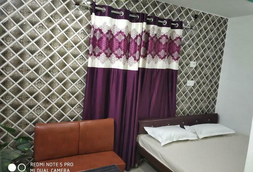 Студия Deluxe, New Hotel Yatri Niwas