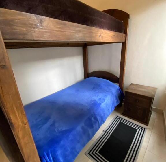 اتاق استاندارد چهارنفره با سرویس بهداشتی مشترک, Casa Tequio