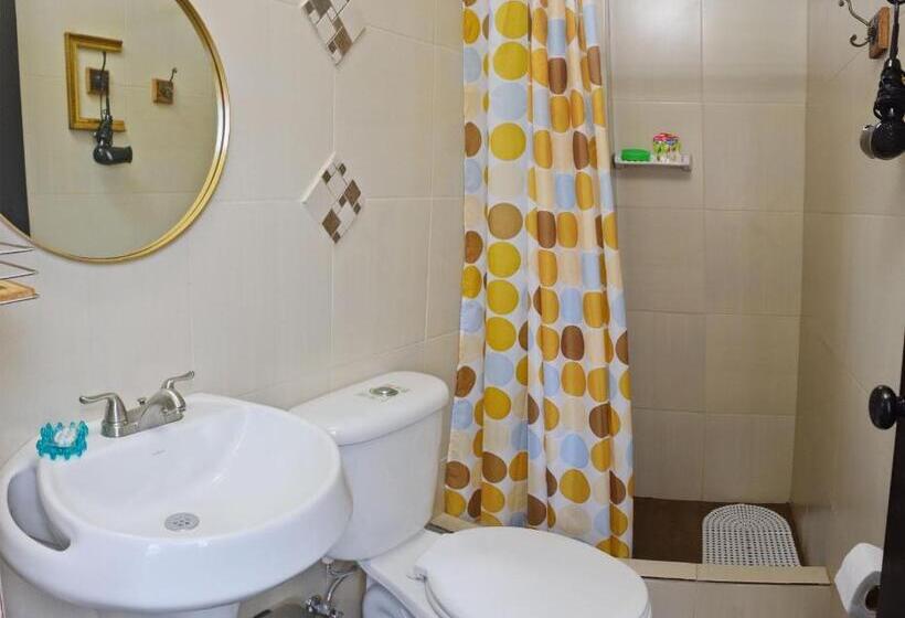 Quarto Triplo Economy, Hostal Cann's House