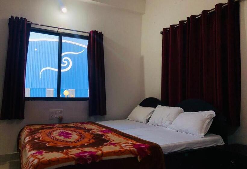 اتاق اکونومی, Gaurav Guest House