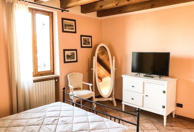 اتاق عادی, Le Finestre Su Borghetto