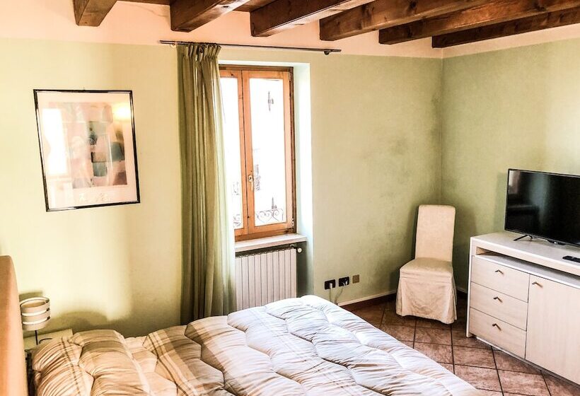 اتاق عادی, Le Finestre Su Borghetto