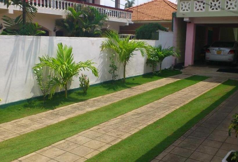 Номер Economy, Ocean View Tourist Guest House At Negombo Beach