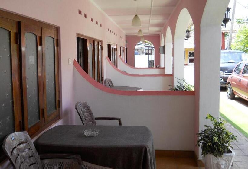 Номер Economy, Ocean View Tourist Guest House At Negombo Beach