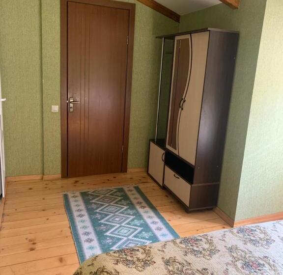 اتاق خانوادگی, Zandarashvili Guest House