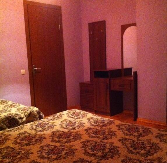 اتاق استاندارد سه نفره, Zandarashvili Guest House