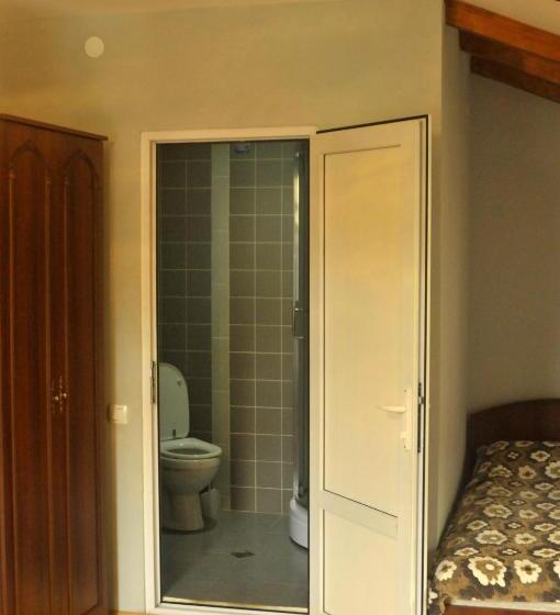 اتاق استاندارد چهار تخته, Zandarashvili Guest House