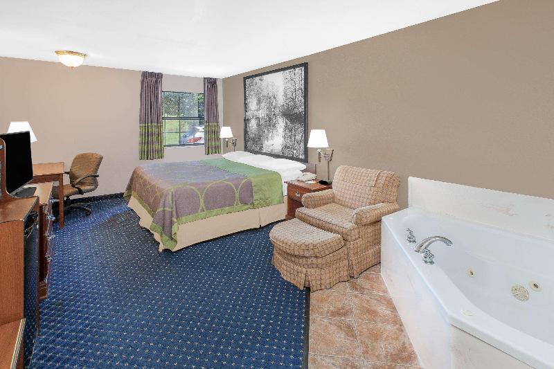 스위트 킹사이즈 침대, Super 8 By Wyndham Lowell/bentonville/rogers Area