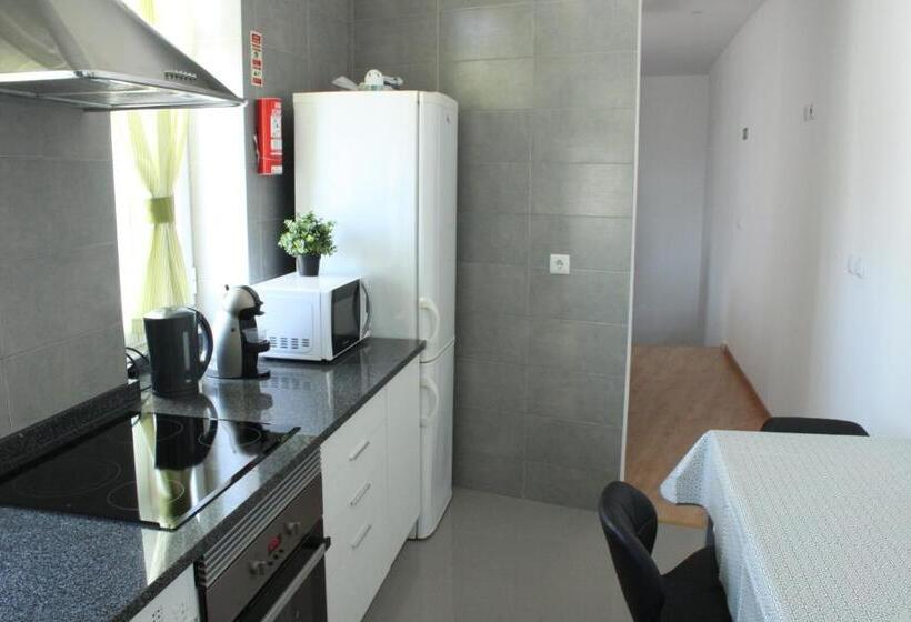 استودیوی لوکس, Aveiro White House