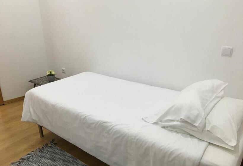 سوییت جونیور, Aveiro White House