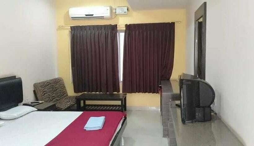 Номер Deluxe, Iroomz Hoysala Residency