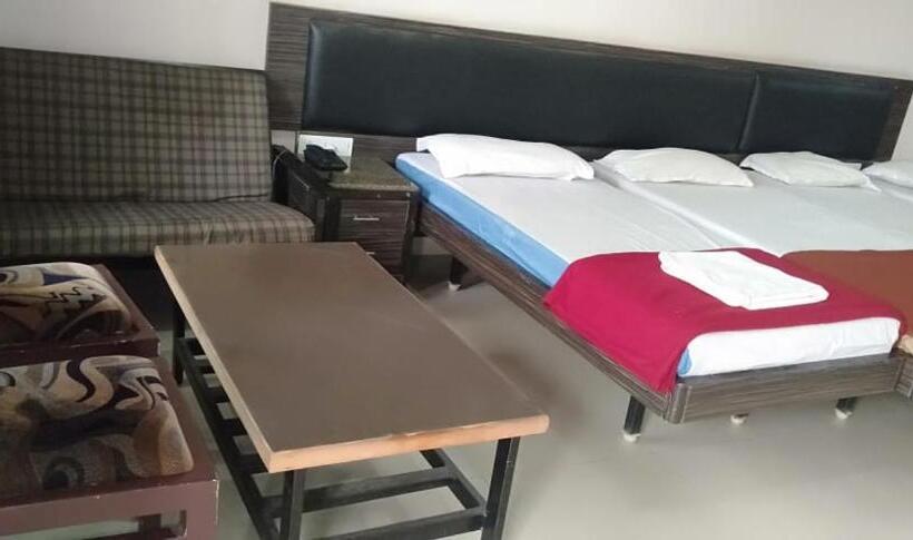 Трехместный Номер Классика, Iroomz Hoysala Residency