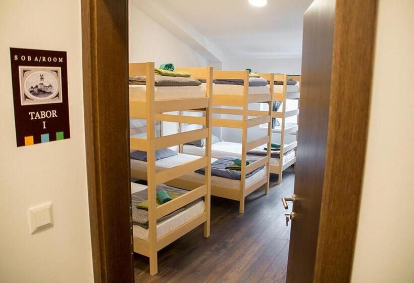 Кровать в Общей Комнате, Wine Hill Hostel
