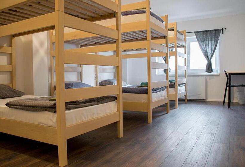 Кровать в Общей Комнате, Wine Hill Hostel