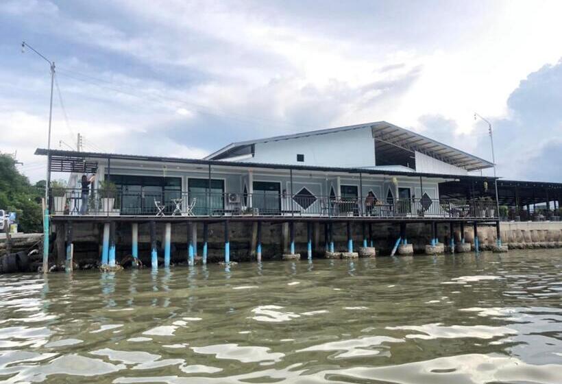 اتاق استاندارد با تخت بزرگ, Chaiyai River Front