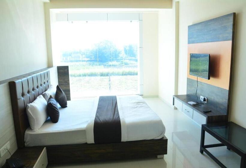 스탠다드 룸 킹사이즈 침대, Savera Palace