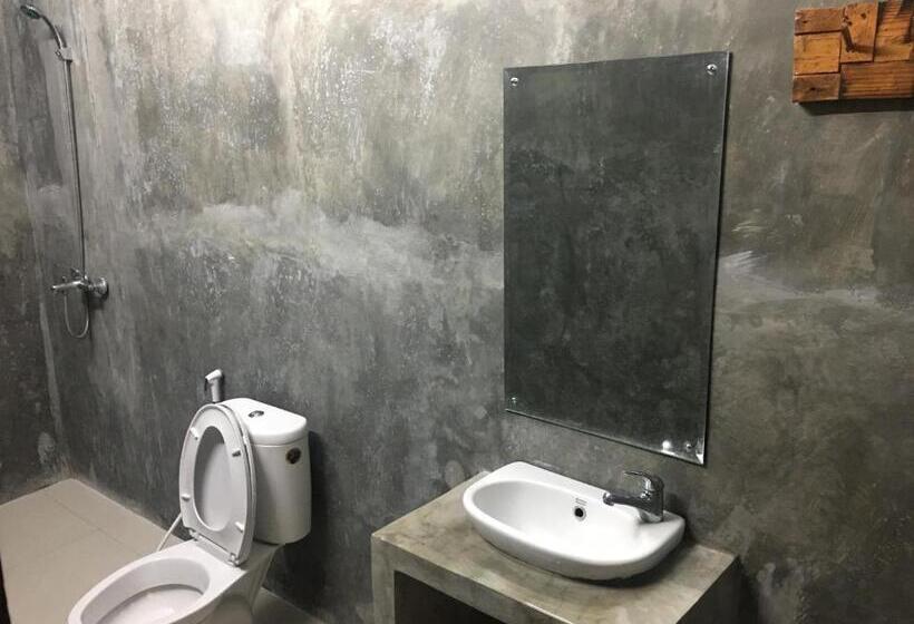 Номер Стандарт Вид на Бассейн, Watukarung Ristu Homestay