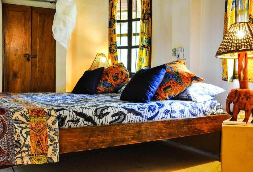 Семейное Бунгало, Ankobra Beach Resort