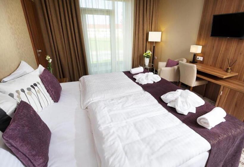 Номер Стандарт, Outlet Hotel Polgár