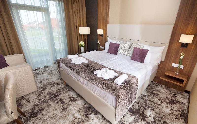 Номер Стандарт Трехместный, Outlet Hotel Polgár