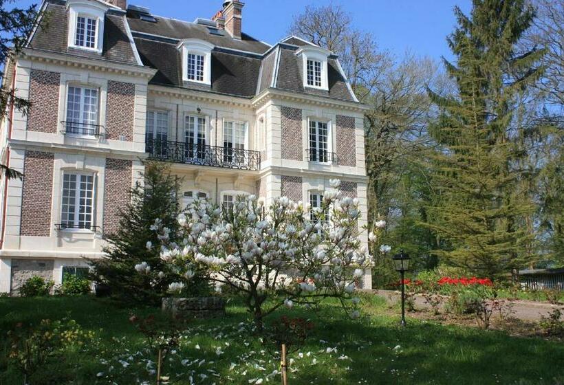 Номер Стандарт, Chateau D Avesnes  Le Castelet