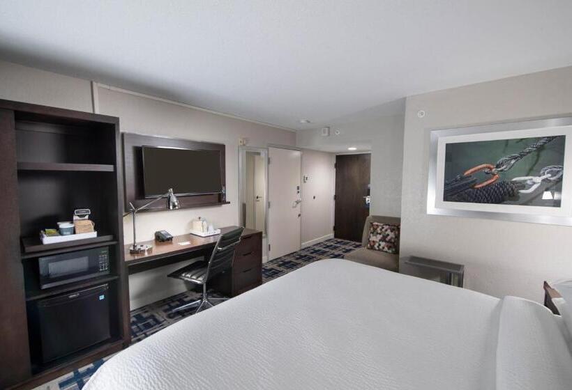 Люкс Кровать Кинг, Four Points By Sheraton Charlotte  Lake Norman