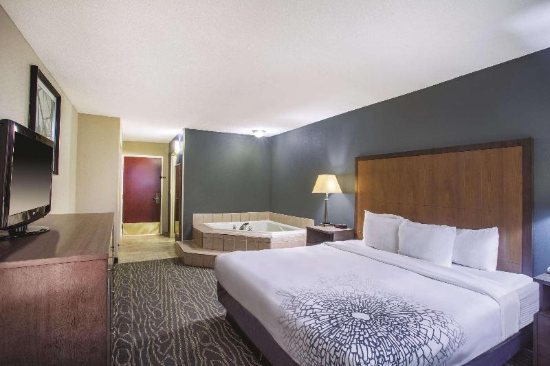 Deluxe Suite King Bed, La Quinta Inn By Wyndham Richmond South