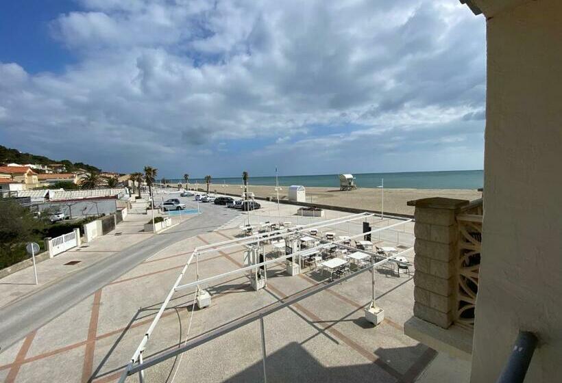 اتاق اساندارد با چشم‌انداز جانبی به دریا, Restaurant La Cote Revee