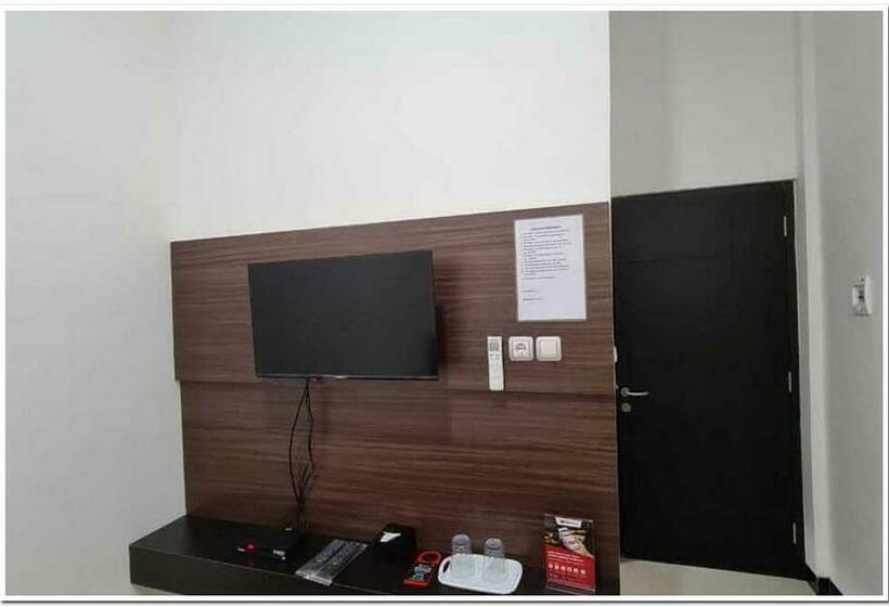 Номер Стандарт, Reddoorz Near Moro Mall Purwokerto 2
