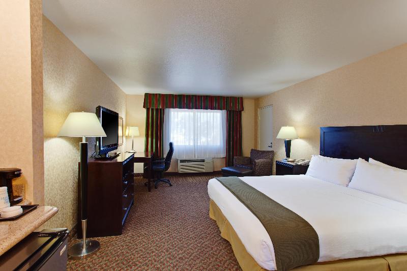 스탠다드 룸 킹사이즈 침대, Holiday Inn Express Temecula, An Ihg