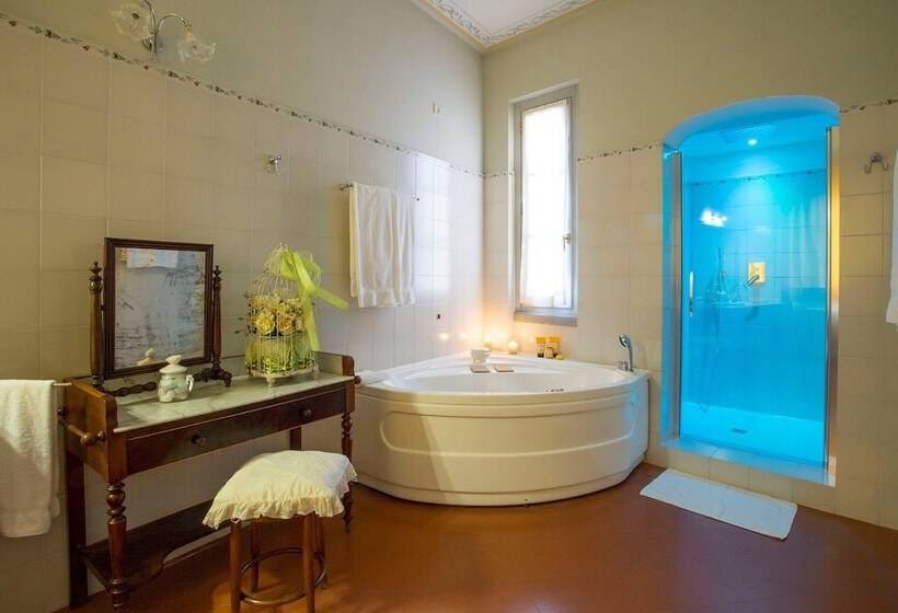 سوئیت با تخت بزرگ, Villa Marsili