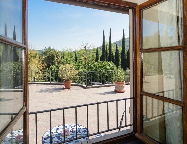 اتاق اکونومی, Villa Rinascimento