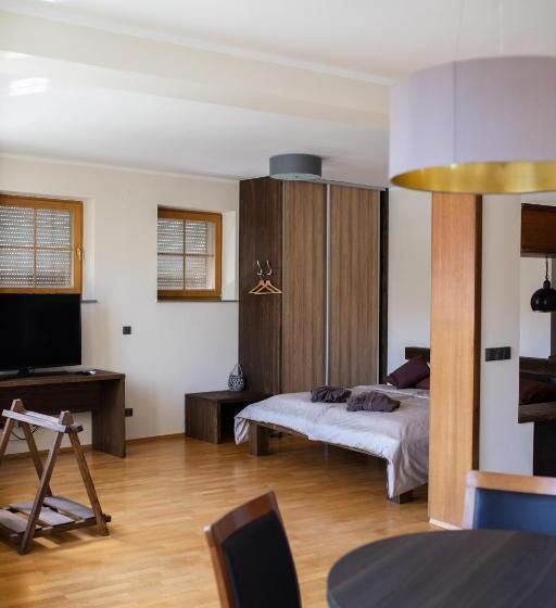 اتاق لوکس, Apartmány Víno Hruška Pardubice
