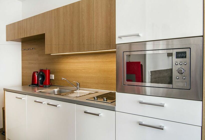 استودیو کامفورت, Oscar & Sons Apartments