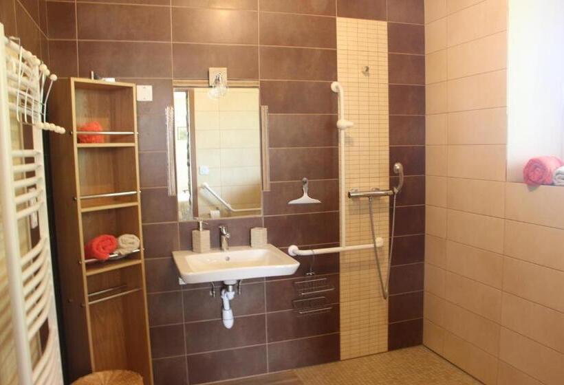 Номер Стандарт, Chambres Aux Bonnes Herbes