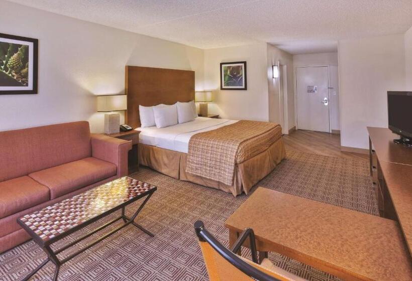 اتاق اجرایی با تخت بزرگ, La Quinta By Wyndham Danbury