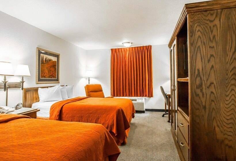 带2个双人床的标准工作室, Quality Inn & Suites North