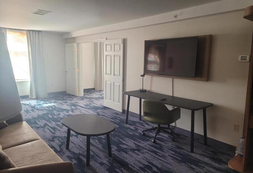 Люкс Кровать Кинг, Fairfield By Marriott Inn & Suites Helena North