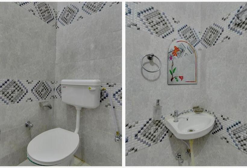 Трехместный Номер Классика, Oyo 70829  Royal