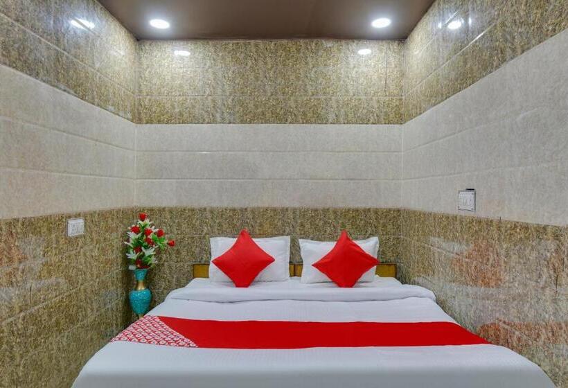 Трехместный Номер Классика, Oyo 70829  Royal