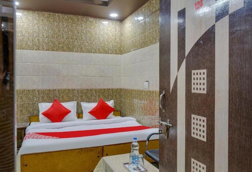 Трехместный Номер Классика, Oyo 70829  Royal