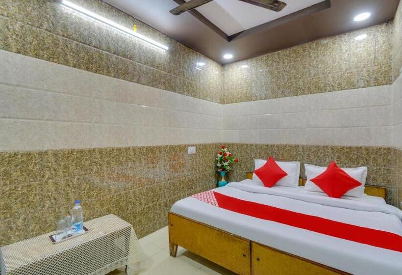 Трехместный Номер Классика, Oyo 70829  Royal