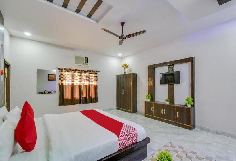 Трехместный Номер Классика, Oyo 70829  Royal