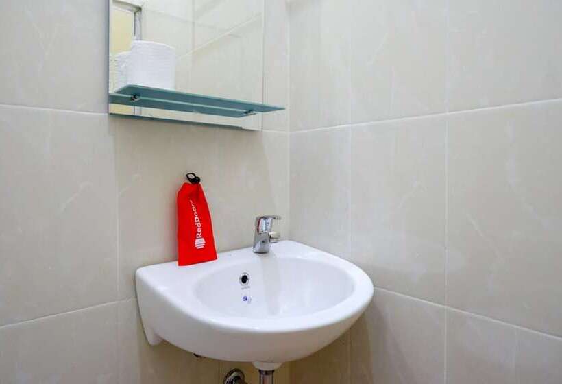 Номер Стандарт, Reddoorz Near Stadion 45 Karanganyar