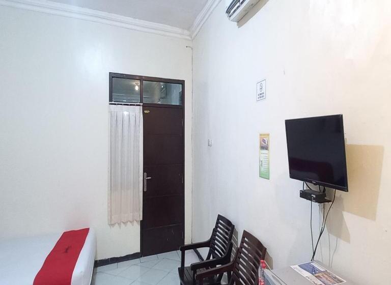 Семейный Номер, Reddoorz Syariah At Hotel Pandan Wangi Near Alun Alun Sidoarjo