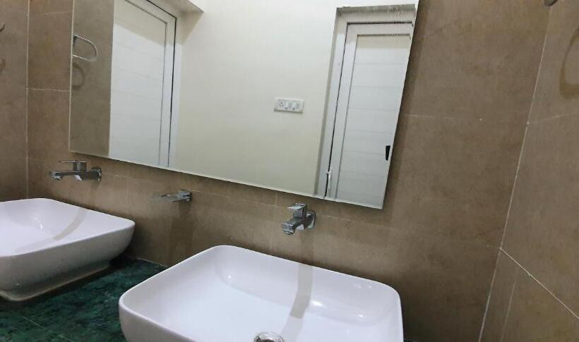 高级套房, Shree Suites