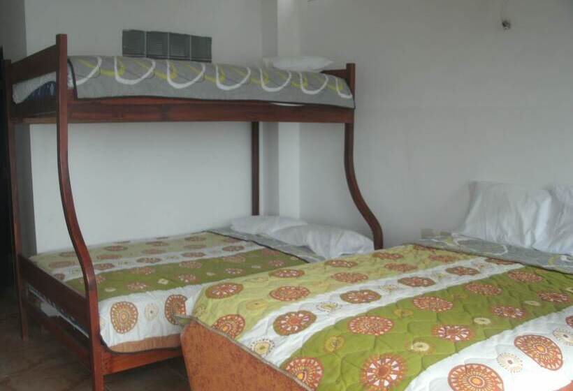 Habitació Quàdruple Estàndard, Paradise Beach