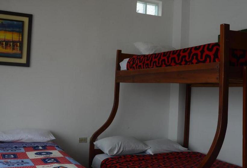 Habitació Quàdruple Estàndard, Paradise Beach