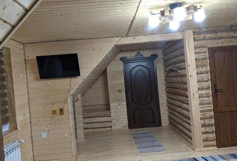 Трехместный Номер Стандарт с Балконом, Gostynna Rodyna
